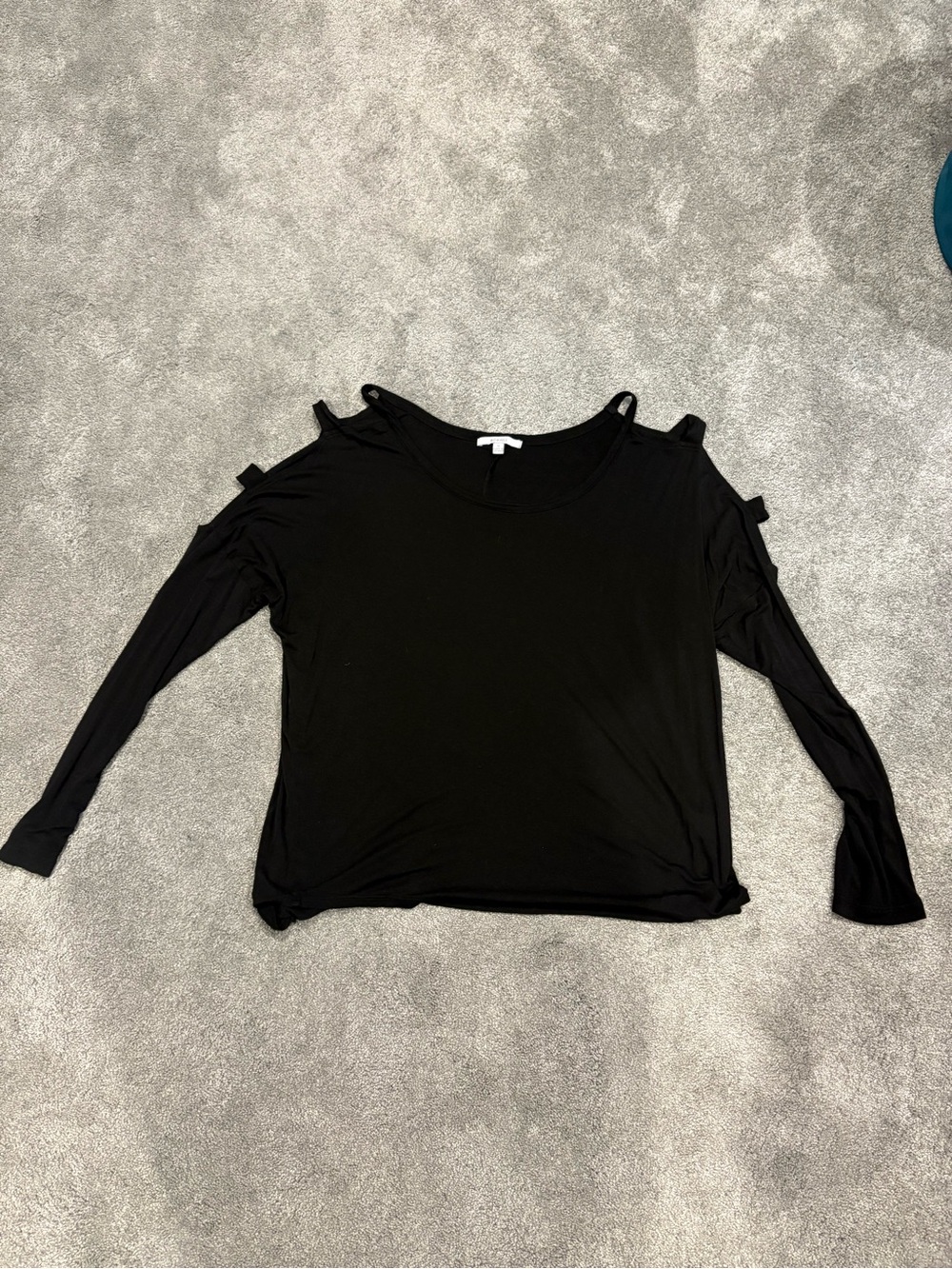 Acemi Black Long-Sleeve Cold-Shoulder Top
